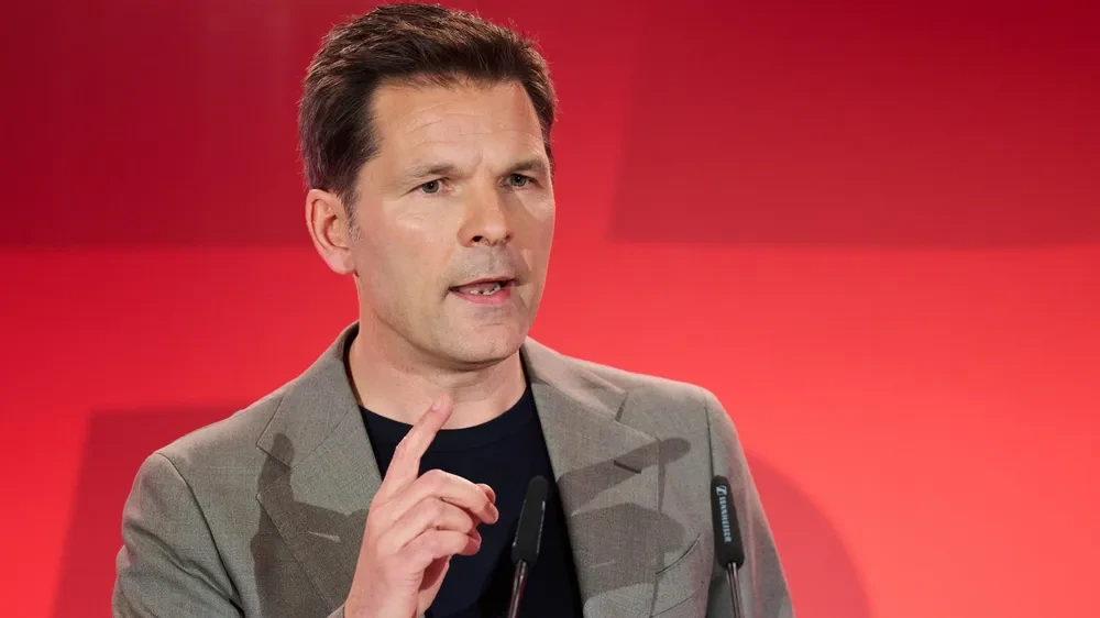 Berliner SPD-Kandidat Krach greift Enteignungs-Streit mit Linken auf
