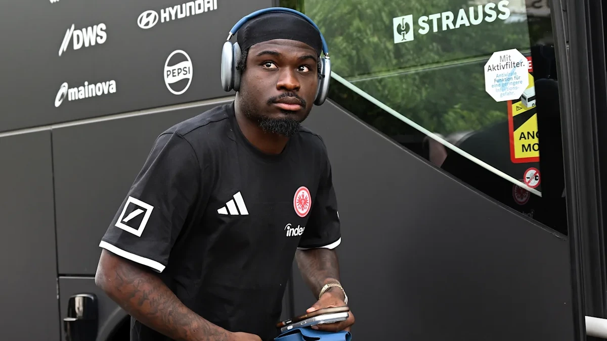Bundesliga: Schalke verpflichtet Ebimbe von Eintracht Frankfurt
