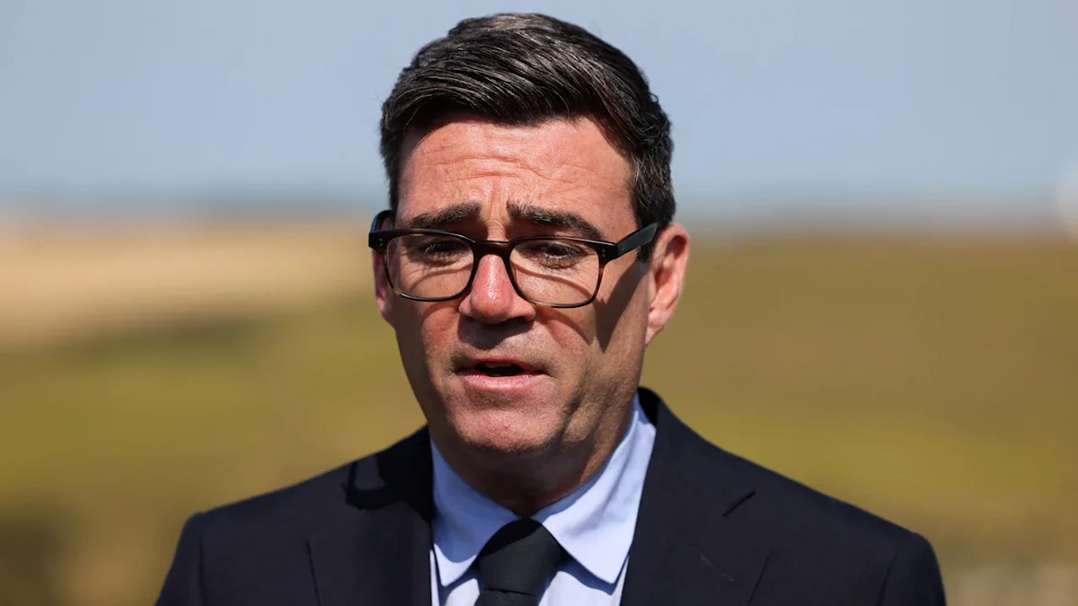 Andy Burnham: Britischer Premier fliegt trotz Ankündigung in Urlaub