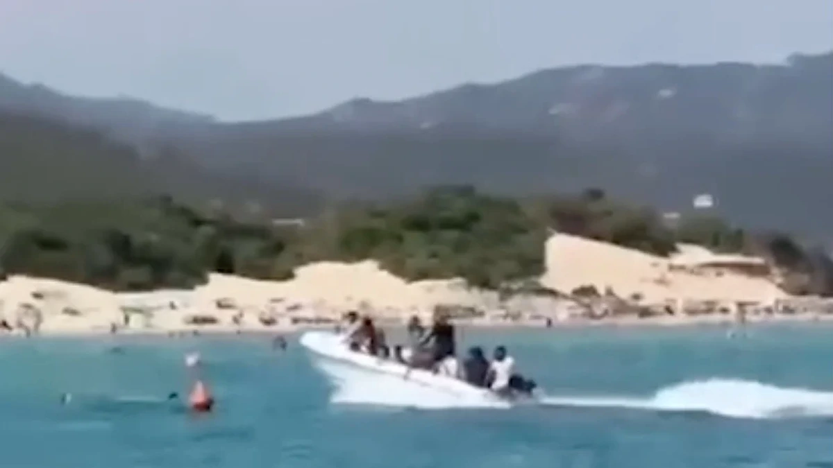 Beim Urlaub in Italien: Flüchtlingsboot überfährt Schwimmerin (17) – Klinik!
