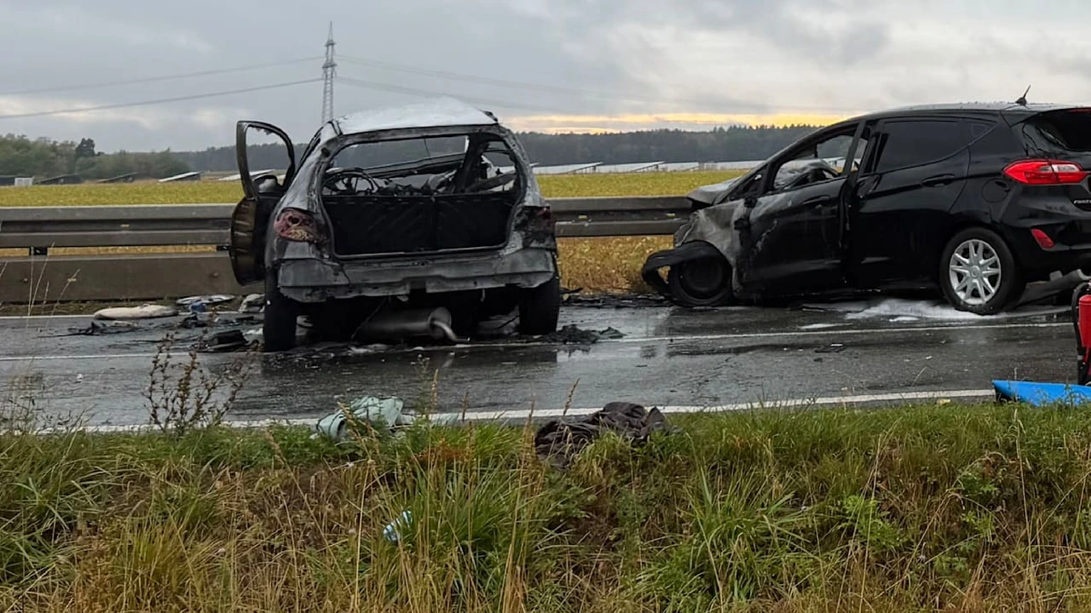 Mutter und Kind sterben bei Unfall in Bayern: Auto brannte aus