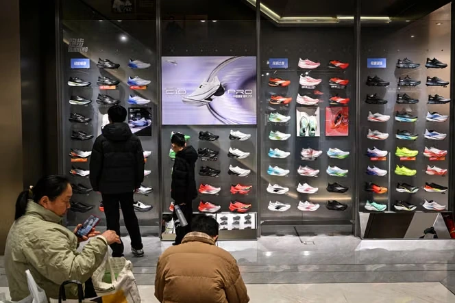 Anta, la marque de sport chinoise qui rachète ses rivales étrangères pour conquérir le marché occidental