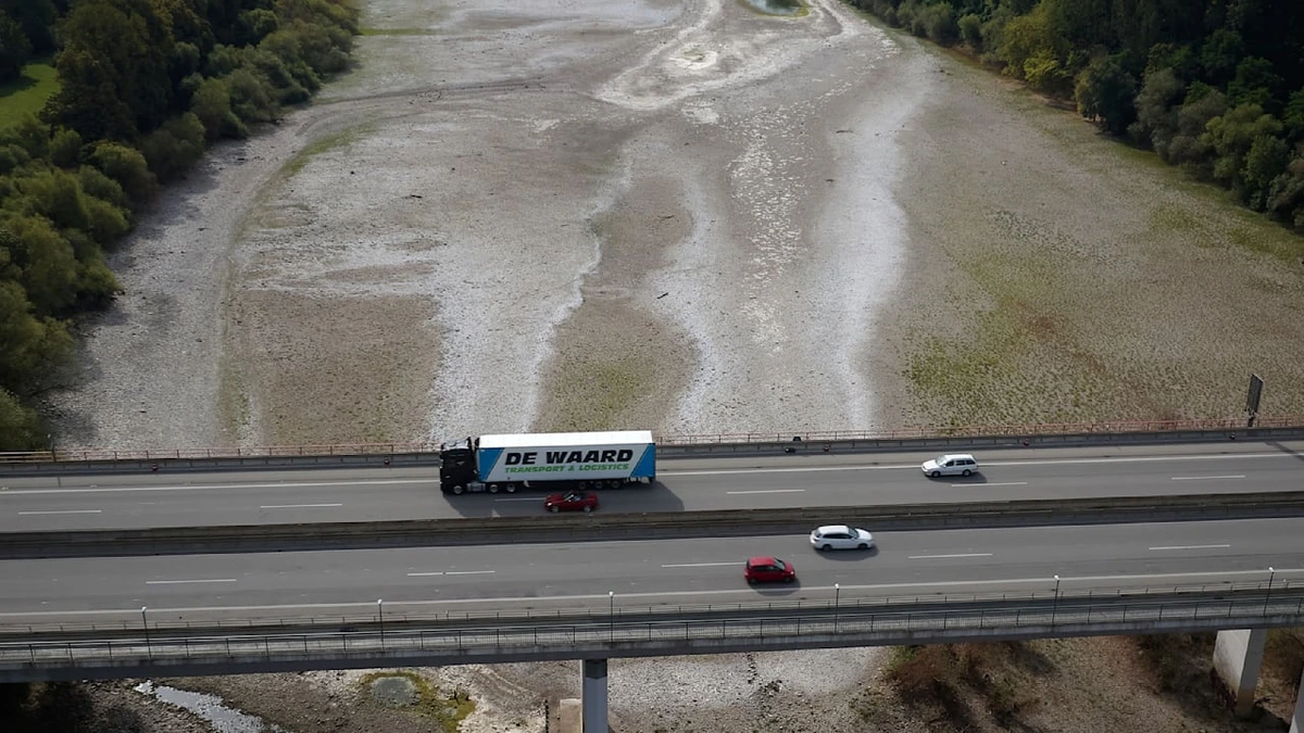 Niedrigwasser! Zweiteilung des Rheins befürchtet