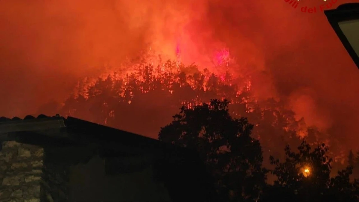 Waldbrand am Gardasee: Furchterregende Szenen, 200 Menschen evakuiert.