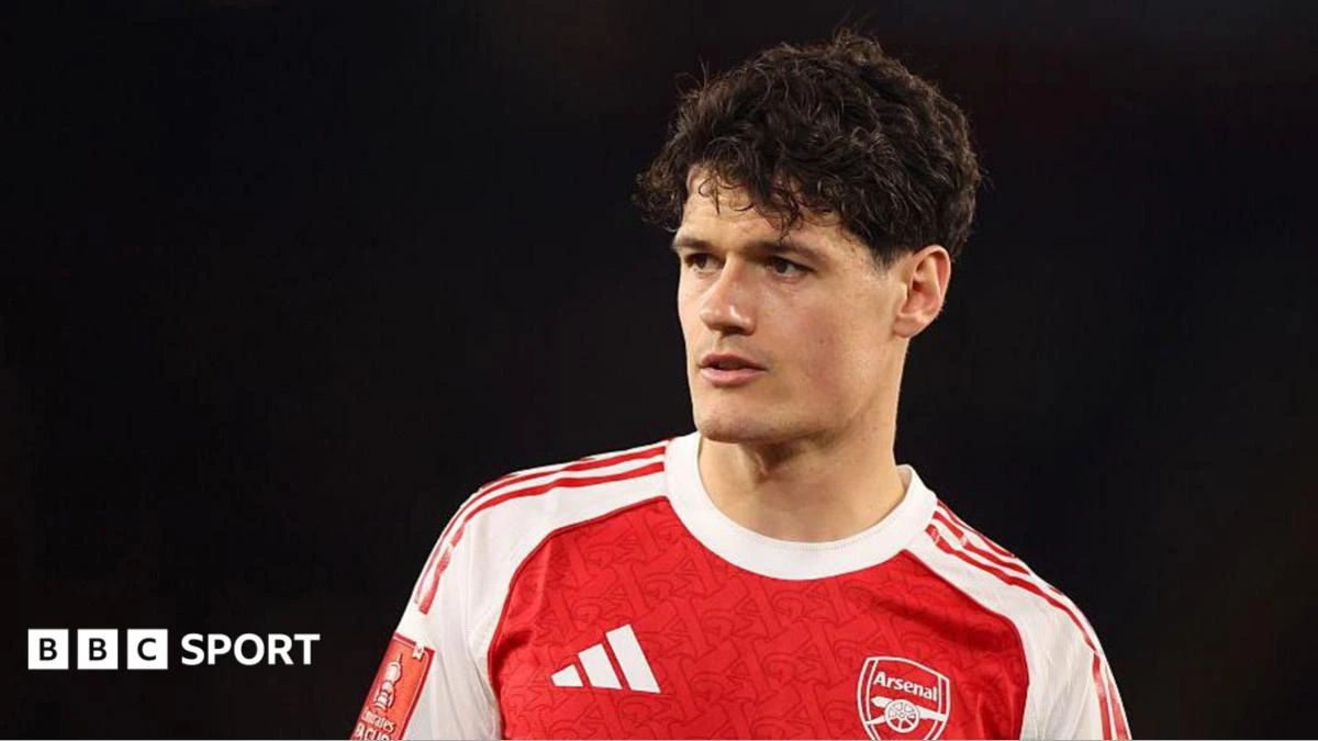 Everton sign midfielder Norgaard from Arsenal