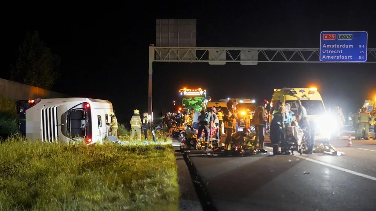 Busunfall in den Niederlanden: 15 Verletzte, deutsche Schüler an Bord