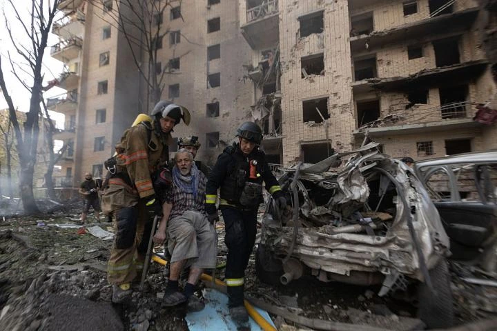 Al menos 14 muertos y 27 heridos en ataques nocturnos de Rusia sobre la región de Kiev