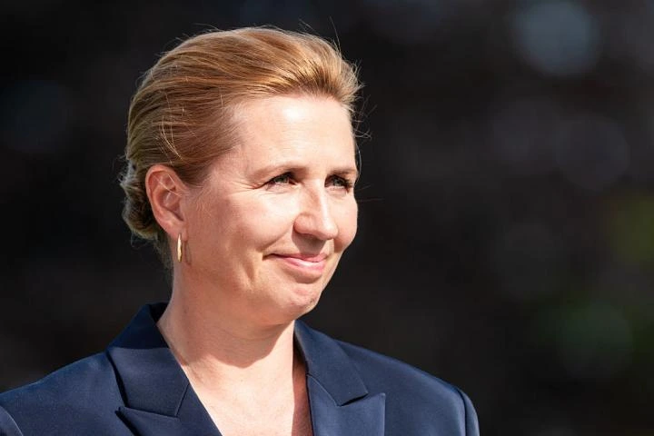 "No necesito que un cirujano plástico opine de mi cuerpo": la primera ministra danesa arrasa ante un consejo estético no pedido