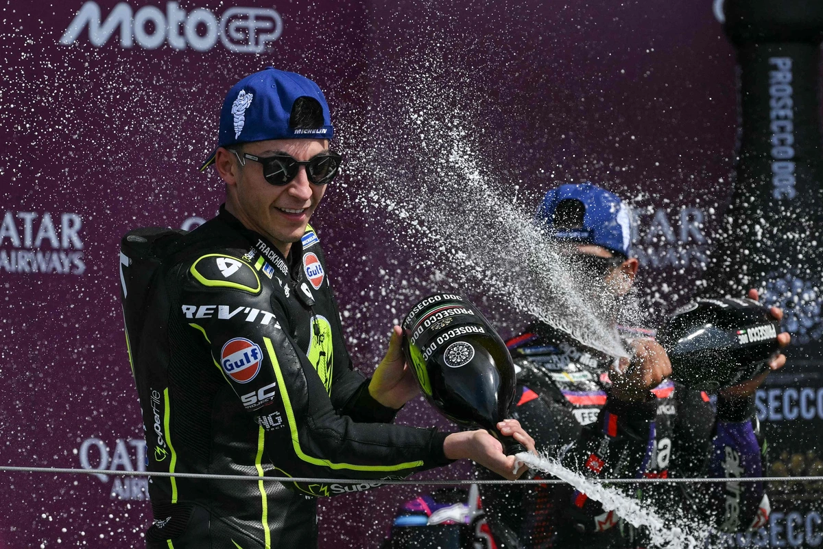 Raúl Fernández arrasa en Silverstone y Jorge Martín es más líder