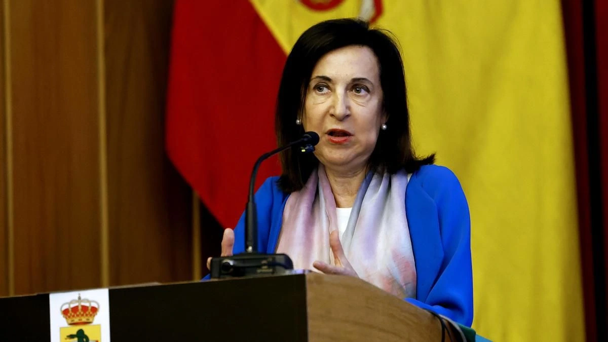 Robles se desmarca del Gobierno con la exigencia a Marruecos de que investigue la entrada en Ceuta y defiende al CNI