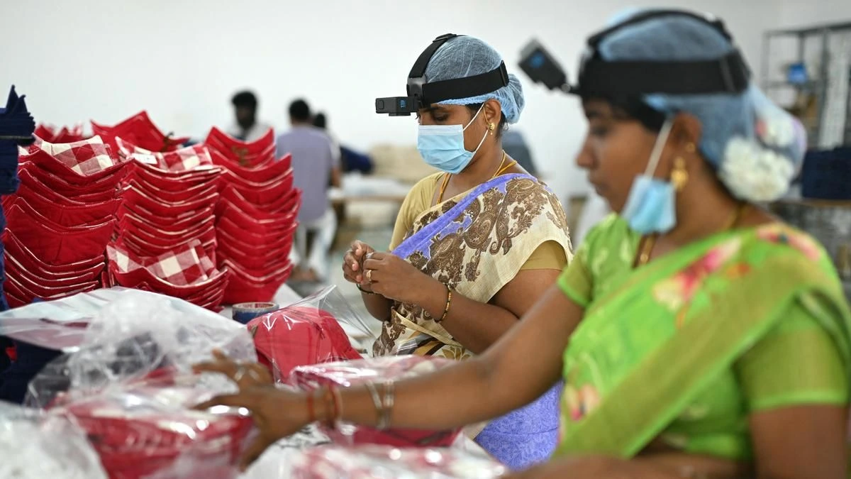 A estos trabajadores de la India se les ordenó grabarse para la IA: “¿Quién nos pagará cuando nos sustituyan los robots?”