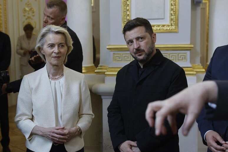 Von der Leyen, 'Mosca pagherà, a Kiev 1,4 miliardi da proventi degli asset russi'