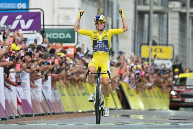 Demi Vollering remporte son deuxième Tour de France en s’imposant lors de la dernière étape à Nice