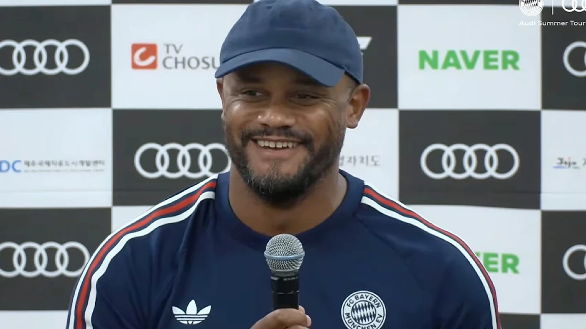 FC Bayern: Plötzlich ist Trainer Kompany der Dolmetscher für Kim – kuriose PK in Südkorea!
