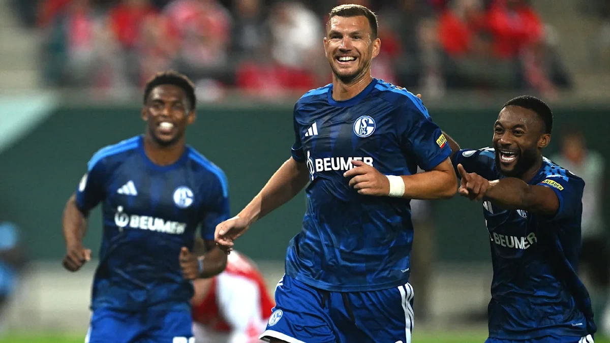 FC Schalke 04 gewinnt Pokalkrimi in Halle nach Verlängerung.