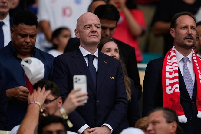 Gianni Infantino, un président de la FIFA fragilisé par sa soif de profits