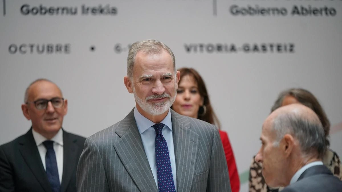 El rey se muestra “indignado” ante lo ocurrido en Ceuta y pide que el Estado vele por la seguridad