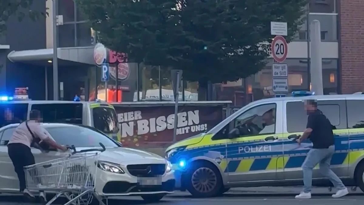 Dortmund: Mercedes-Rambo fährt Polizisten um