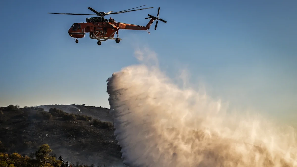 Lösch-Hubschrauber stürzt bei Waldbrand ab