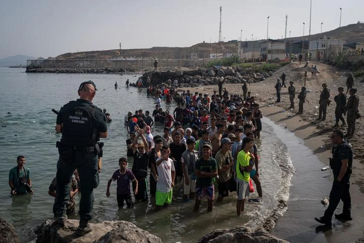 "Exigimos solidaridad": la crisis en Ceuta desata una tormenta diplomática y revela la fractura en la UE sobre migración