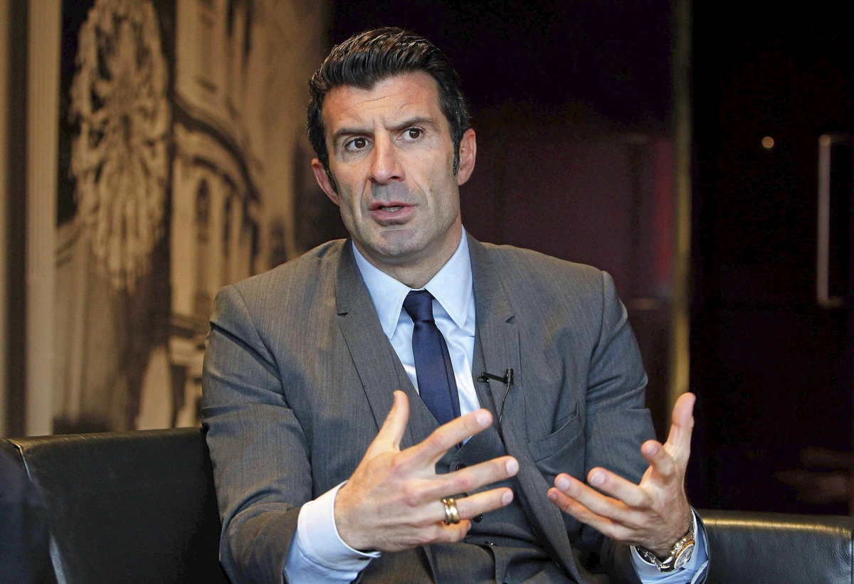Luis Figo pide la dimisión de Infantino, al que tacha de "deshonesto"