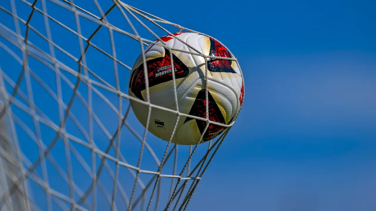 Fußball: Diskussion um neuen Bundesliga-Ball – Kritik von Keepern, Stürmer schwärmen