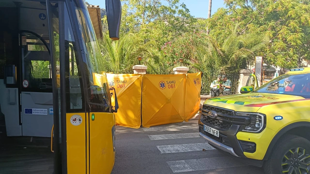 Tödlicher Unfall auf Mallorca: Bus rammt Laterne! Tourist erschlagen