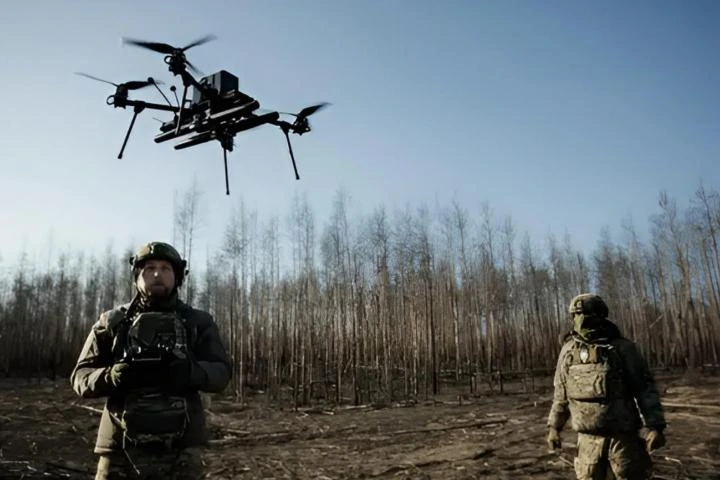 Soldados que aprenden a volar drones jugando a videojuegos: "La gente cree que es como el Call of Duty hasta que descubre que no hay opción de reiniciar"
