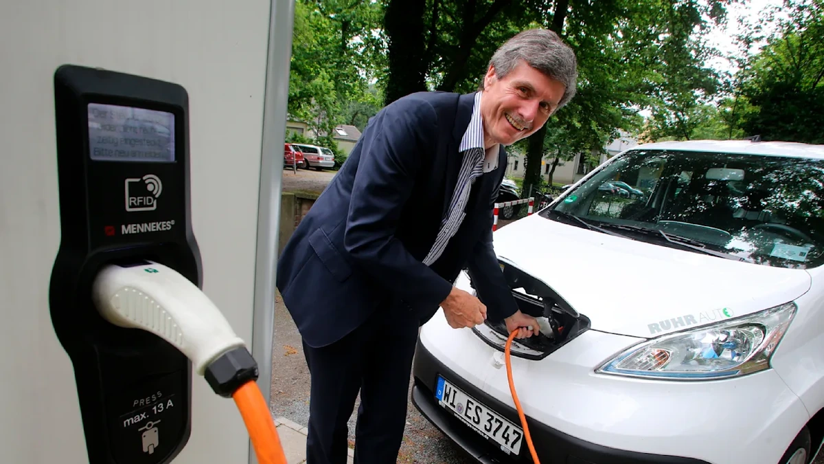 41 Prozent Marktanteil!: Auto-Papst fordert: Stoppt die E-Auto-Prämie!