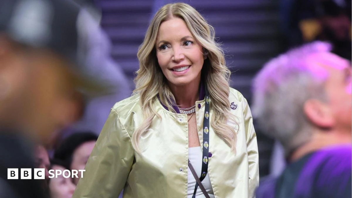 Buss trying to block siblings' sale of LA Lakers