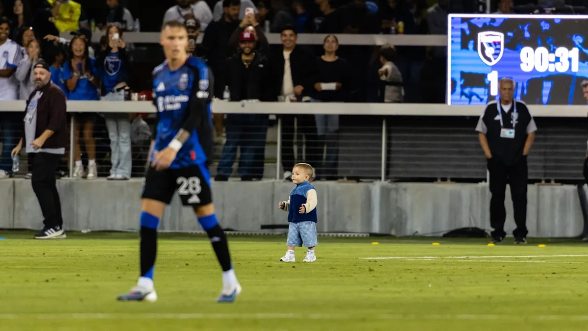 Der jüngste Flitzer (1) der Welt – Kuriose Spielunterbrechung in der MLS