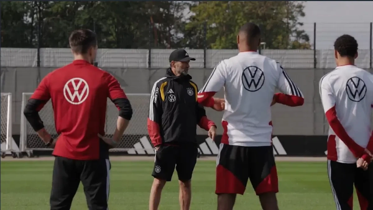 Jürgen Klopp mit seiner ersten Ansprache an die DFB-Stars