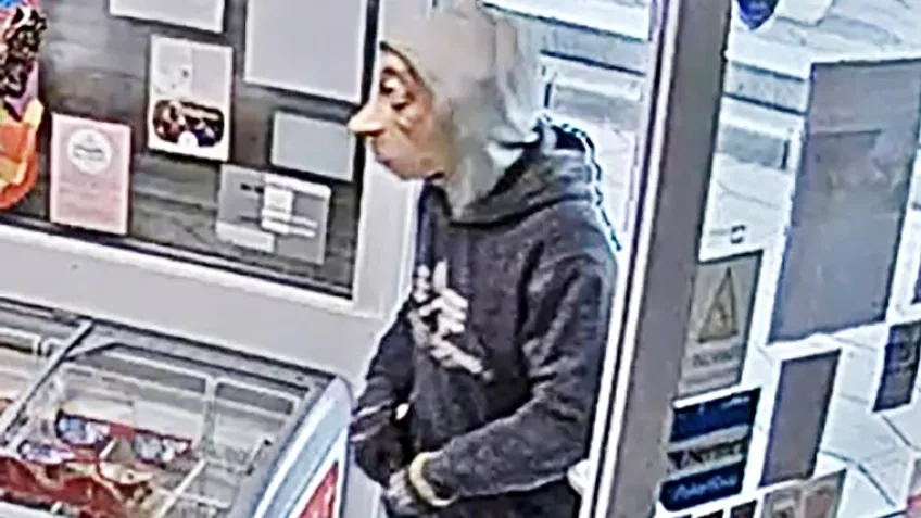 Polizei fahndet nach Räuber mit Hauself-Maske: „Dobby“ bald nicht mehr frei?