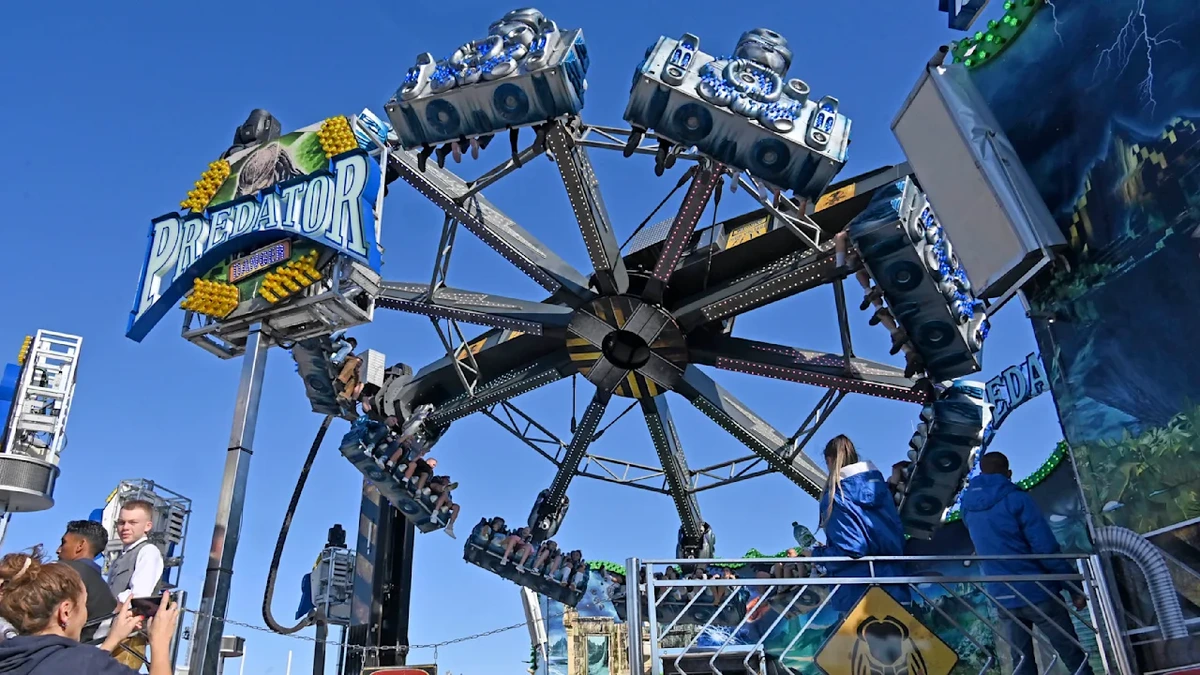 Oktoberfest: Gäste hängen minutenlang kopfüber in Fahrgeschäft