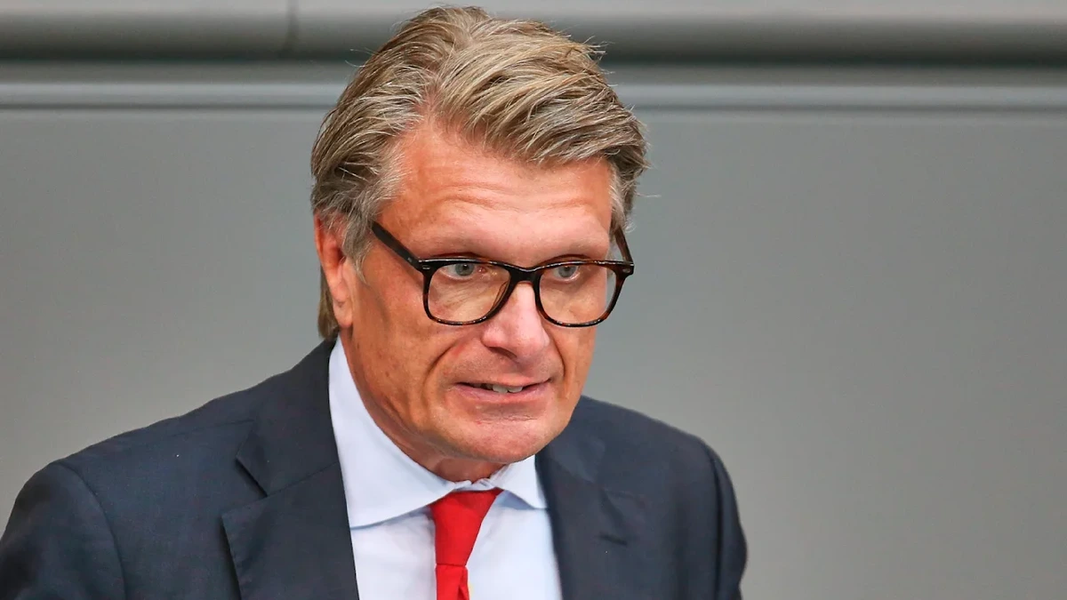 Nach Unfall unter Drogeneinfluss: Abgeordneter der CDU kehrt in den Bundestag zurück