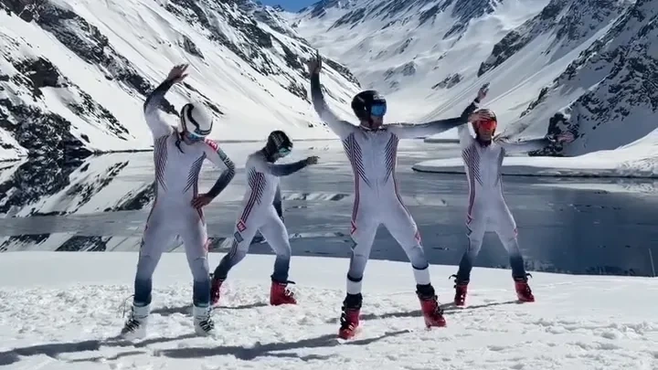 Seine Verlobte ist eine Legende: Ski-Superstar tanzt sich durch den Schnee