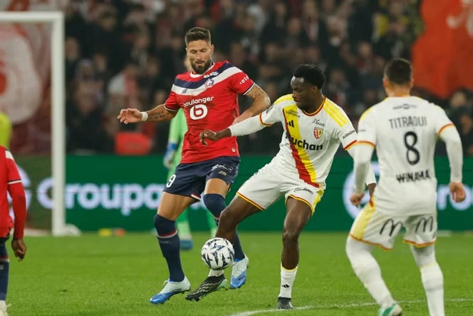 Lille s’offre le derby face à Lens et reste dans le sillage du PSG en haut de la Ligue 1, où Nice poursuit sa remontée