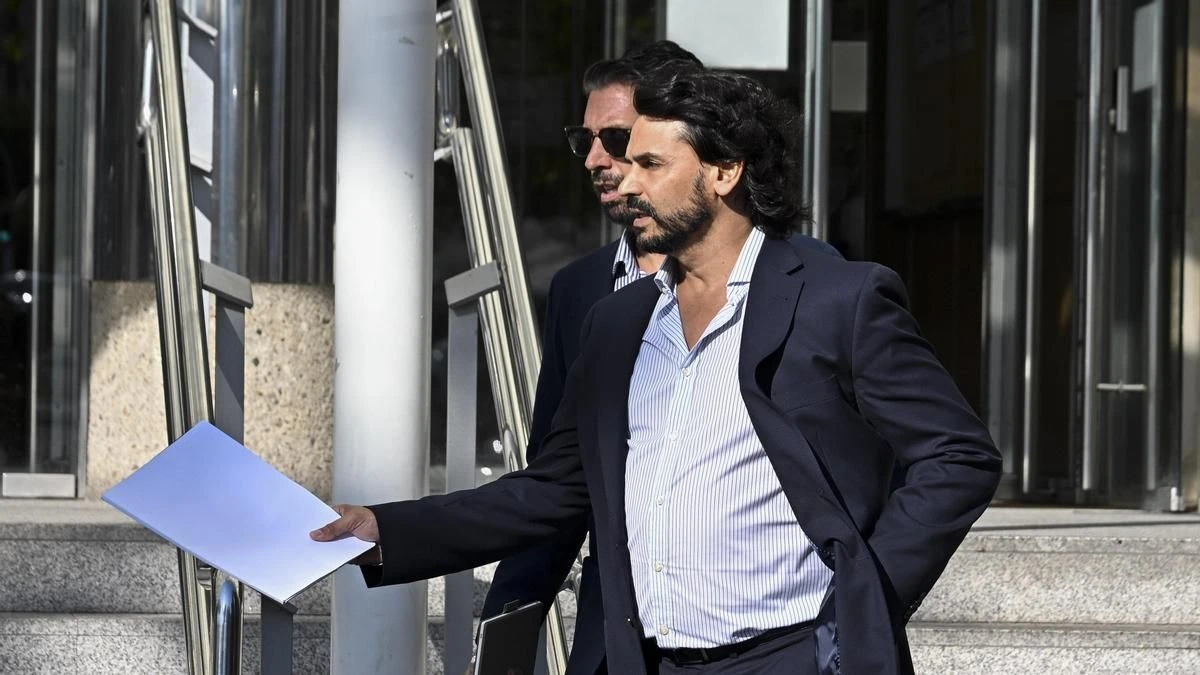 El juez imputa al directivo de Quirón por el presunto “soborno” de la pareja de Ayuso en un negocio de mascarillas