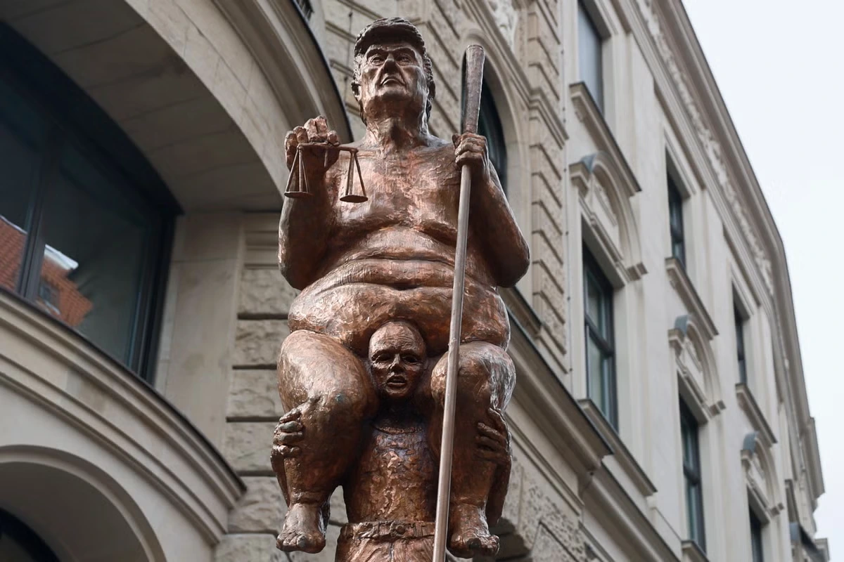 What the grotesque ‘naked Trump’ statue tells us about the UK’s future back in Europe