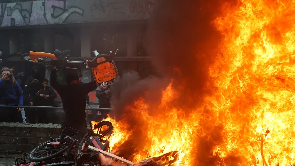 Brüssel: Vermummte Jugend-Mobs randalieren jetzt auch in Belgien