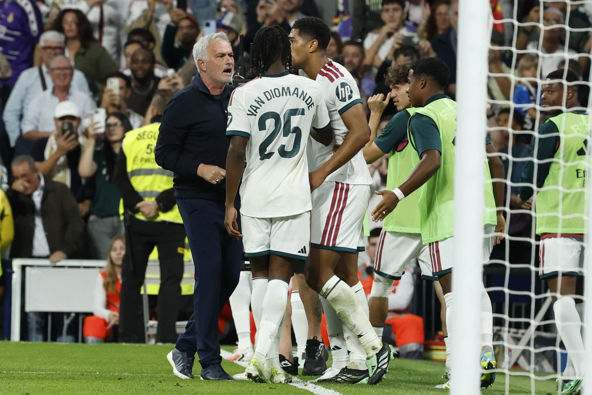 La metamorfosis inversa de Mourinho: de la paz con los árbitros a no salir en rueda de prensa