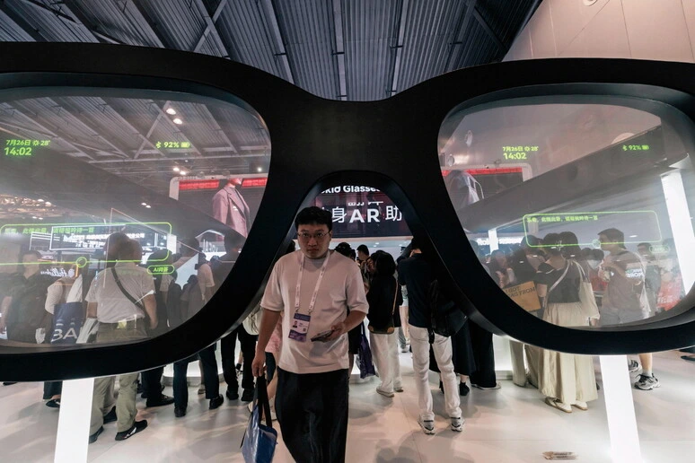 Dalla Gran Bretagna alla Norvegia, gli occhiali smart nuova frontiera dei divieti tecnologici
