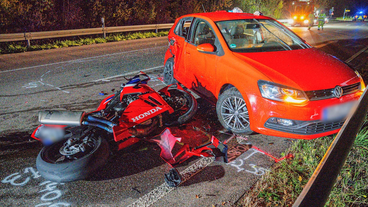 B3 bei Ettlingen: Motorradfahrer nach Wendemanöver in Lebensgefahr