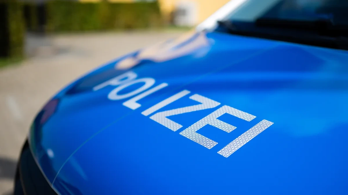 Täter auf der Flucht: Unbekannter klingelt und erschießt Bewohner