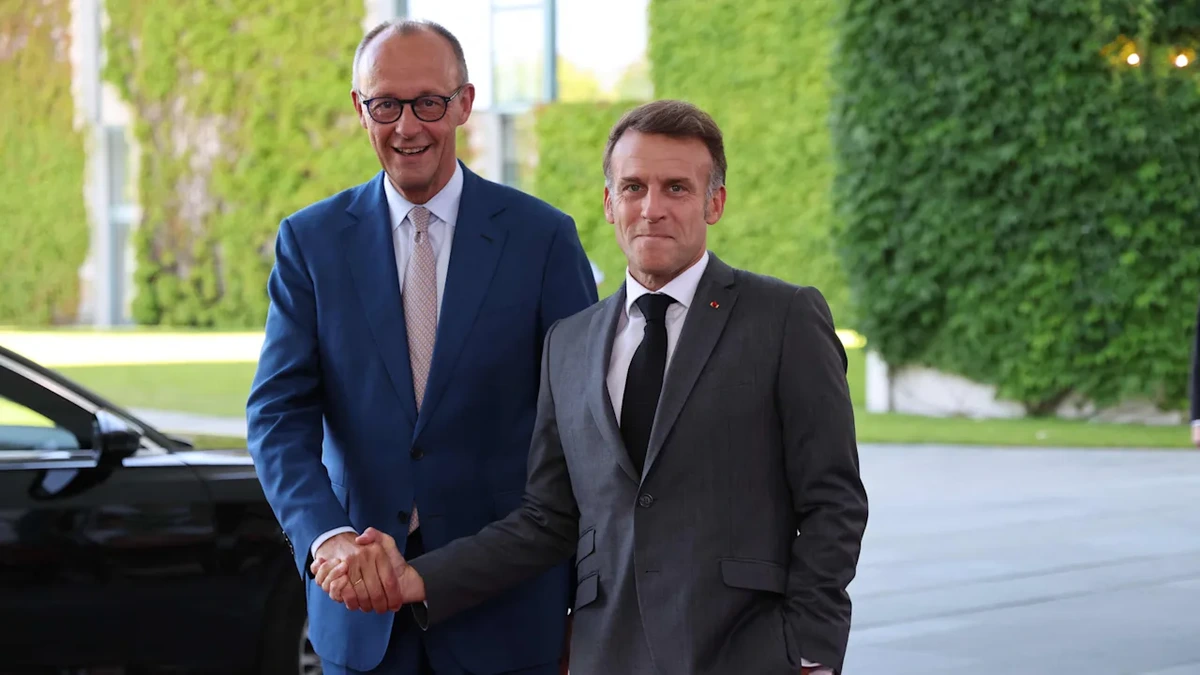 Merz und Macron: Verbrenner-Aus soll deutlich gelockert werden