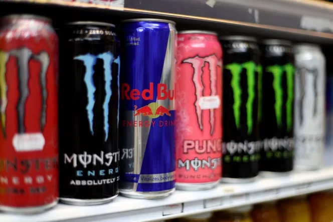 Red Bull, Monster Energy, Crazy Tiger… un rapport parlementaire recommande d’interdire la vente de boissons énergisantes aux moins de 16 ans