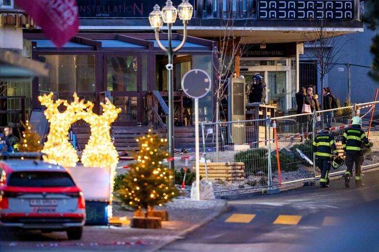 La strage di giovanissimi a Crans-Montana: dal rogo alle indagini, cosa sappiamo