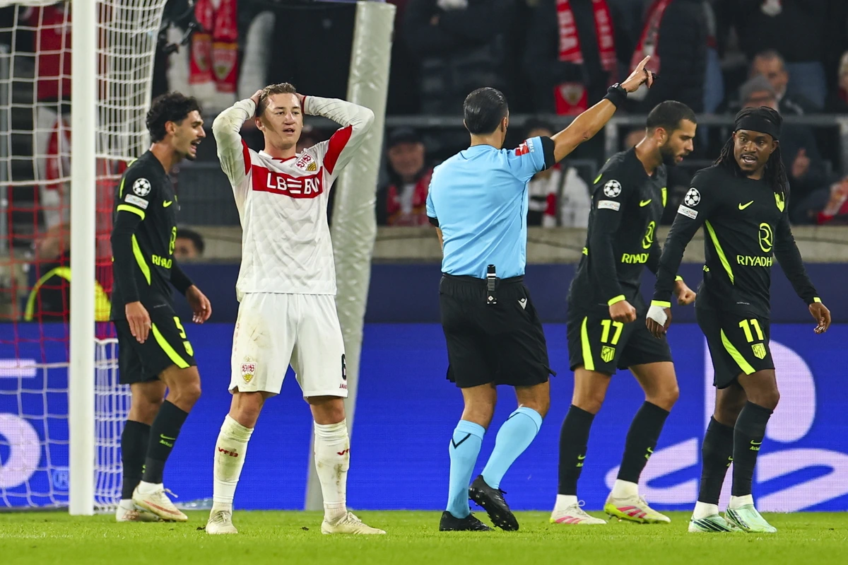 El Atlético sobrevive en Alemania y celebra por fin un gol de Julián
