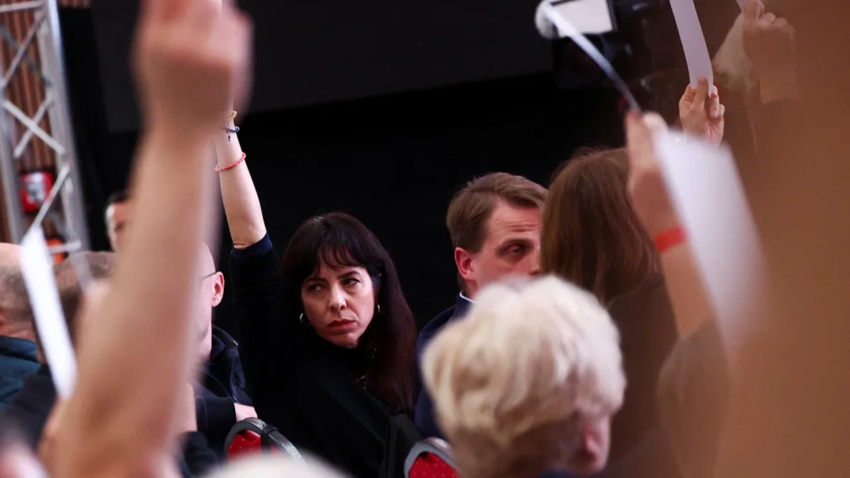 Auf Parteitag in Berlin: Linke stimmt für Koalitionsverhandlungen mit SPD und Grünen