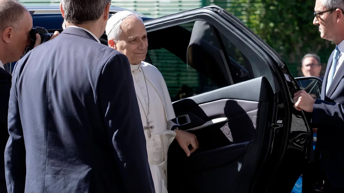 Vatikan bestätigt: Papst erfolgreich operiert
